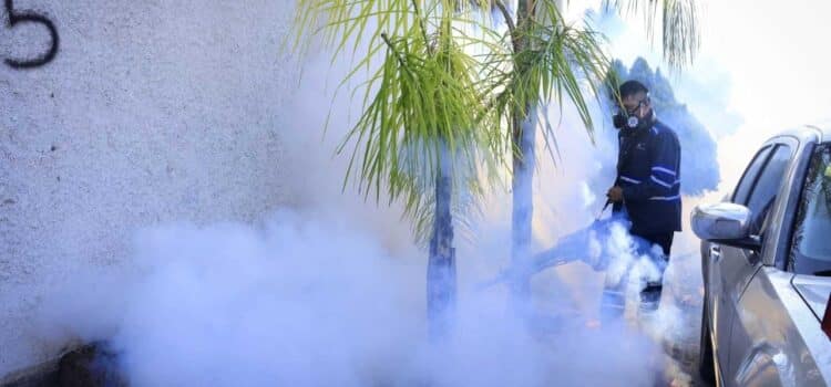 Adrián de la Garza intensifica labores de fumigación por dengue en Monterrey