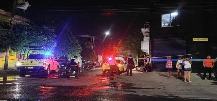 Fallece hombre al caer 15 metros mientras retiraba una antena en Monterrey