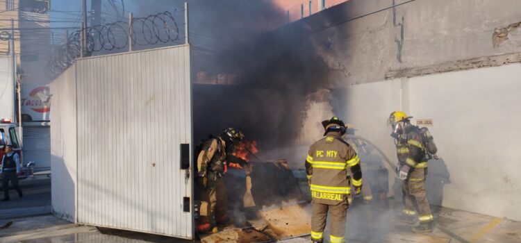 Se registra incendio en torre de Telmex en el Centro de Monterrey