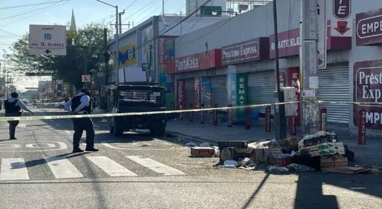 Presunto ladrón muere aplastado por cortina metálica tras robar casa de empeño en Monterrey