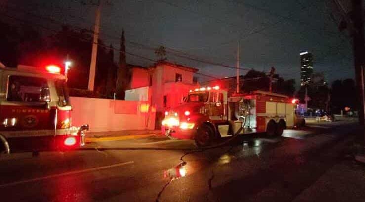 Se incendia casa abandonada en Monterrey; habría sido propiedad de famosa actriz cubana