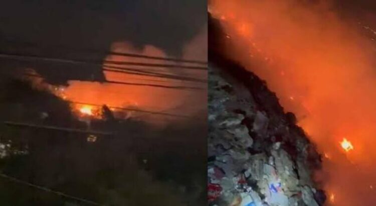 Incendio consume basura en terreno baldío de colonia Altamira en Monterrey