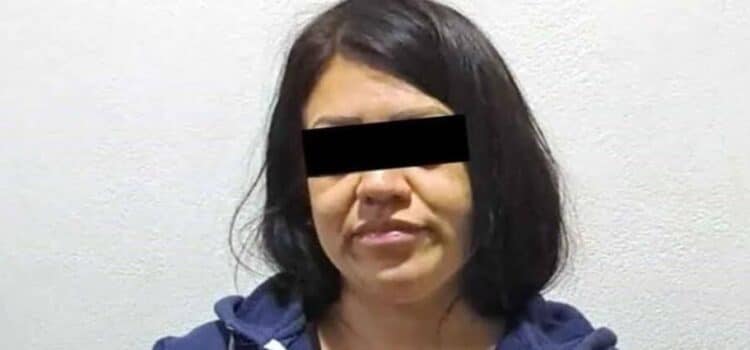 Detienen a mujer por herir a su esposo con un cuchillo y golpear a su hija, en Nuevo León