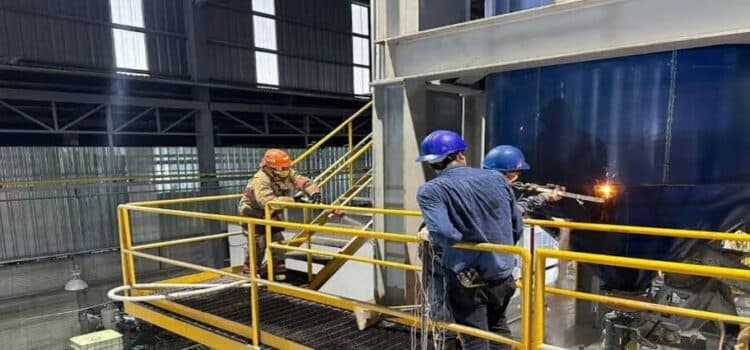 Trabajador resulta lesionado tras caer de siete metros en empresa de Monterrey