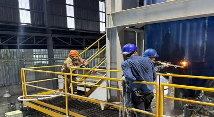 Trabajador resulta lesionado tras caer de siete metros en empresa de Monterrey